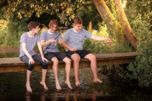 Трое в лодке… не хватает собаки :-)