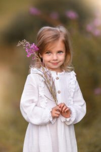 Маленькая луговая мисс и счастливые родители