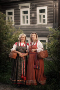 В переулочке: Ирина и Наталья