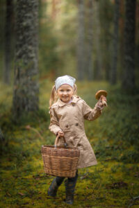 Вышла Даша по грибы…